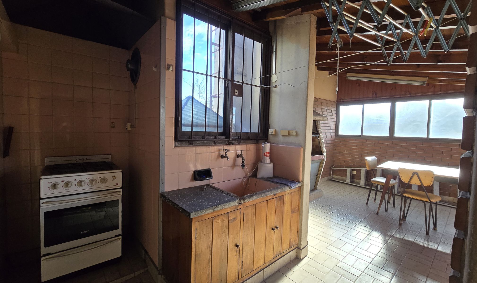 En Esquina, Amplísima Planta Alta, Con Garaje Y Quincho , Oportunidad - 27