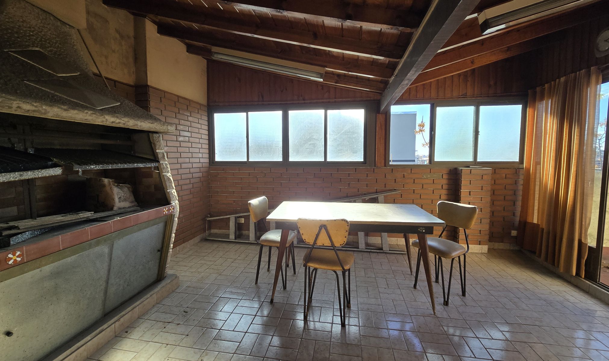 En Esquina, Amplísima Planta Alta, Con Garaje Y Quincho , Oportunidad - 28