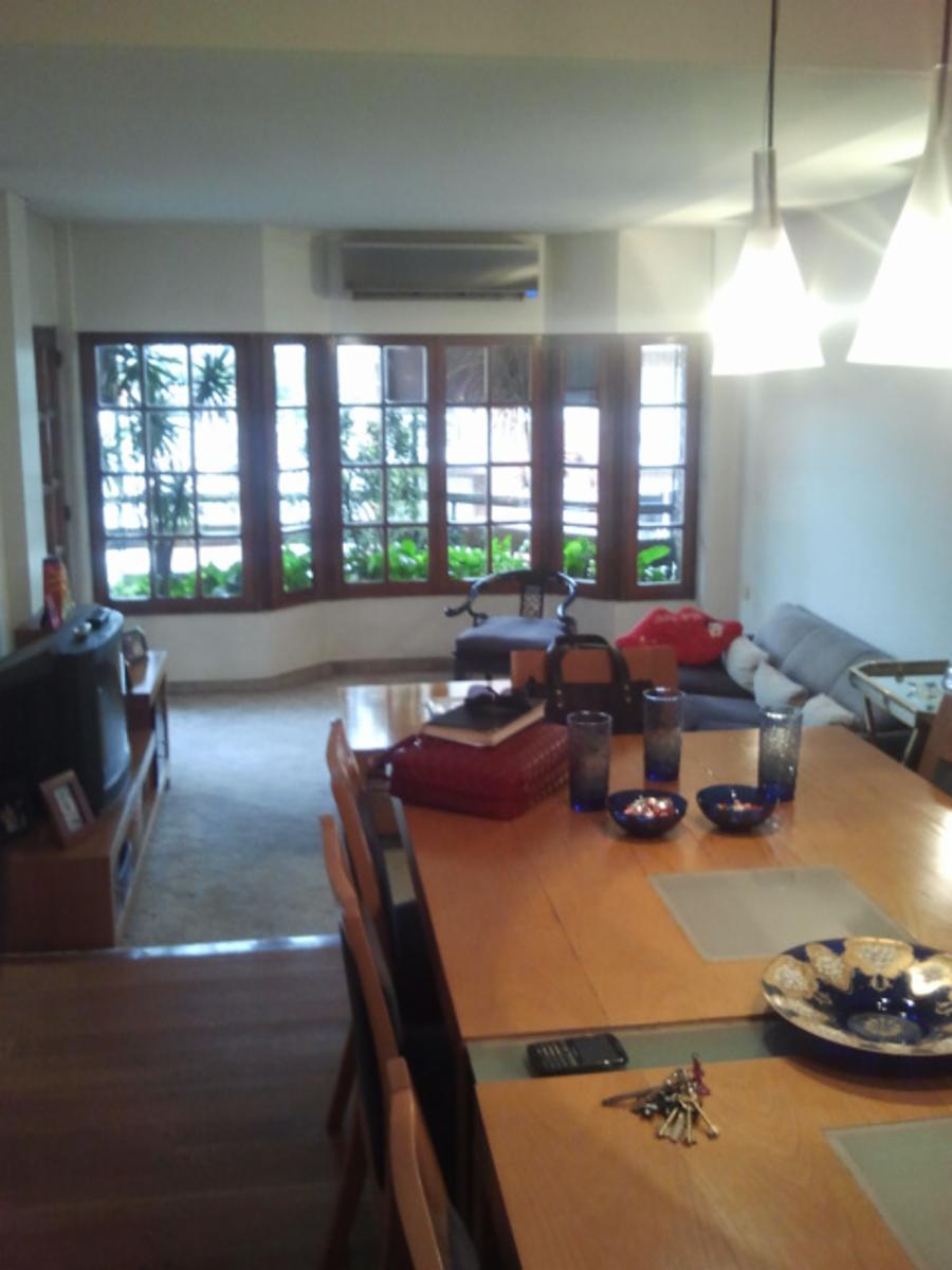 PISO DE 4 AMBIENTES COCHERA FIJA Y BAULERA