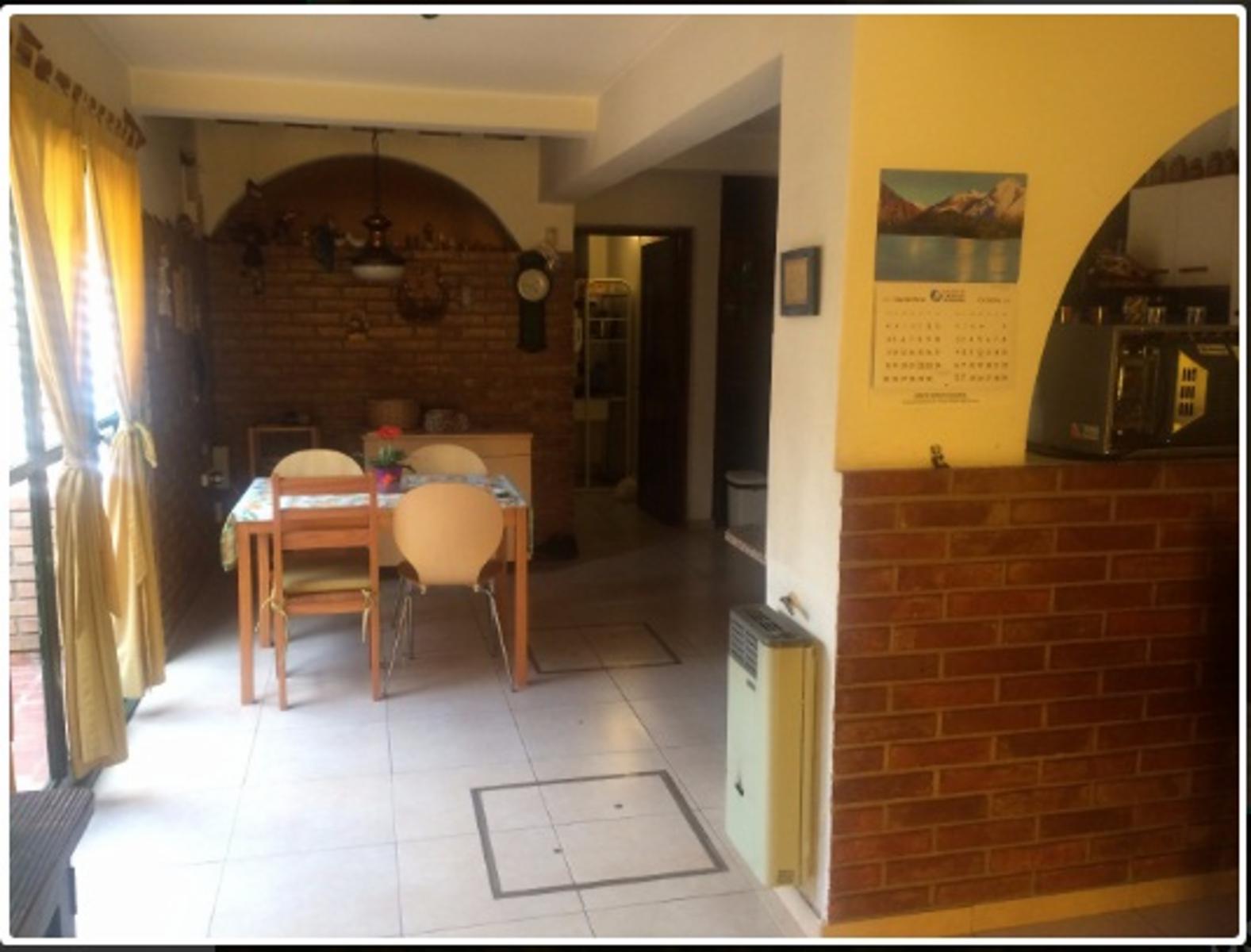 Vendo Casa 4 D 2 B c/ pileta B° Jardín Córdoba — foto 6