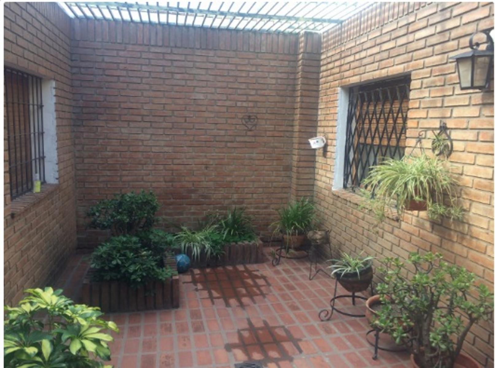 Vendo Casa 4 D 2 B c/ pileta B° Jardín Córdoba — foto 14