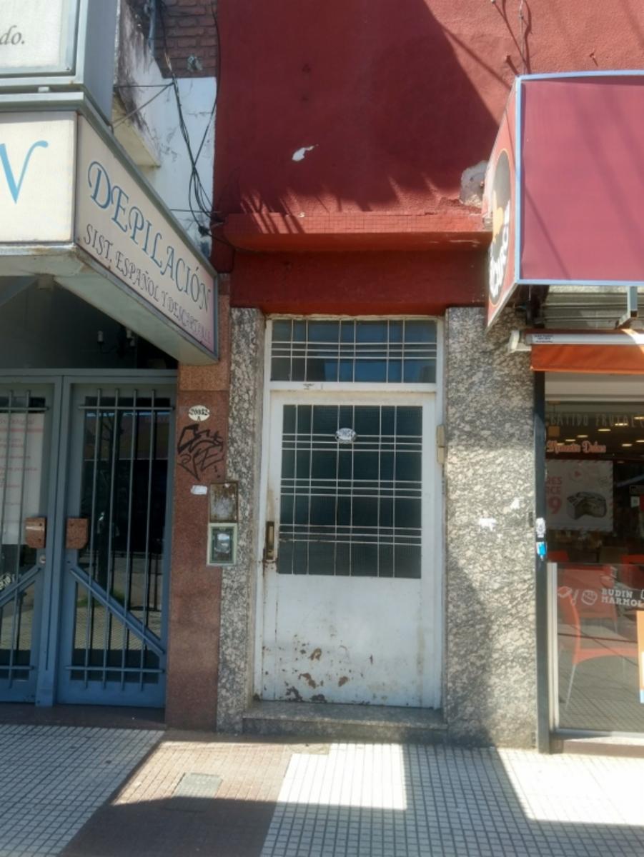 Av Rivadavia 20054, Castelar, Buenos Aires, Argentina***EXCELENTE UBICACON** IDEAL INVERSOR — foto 2