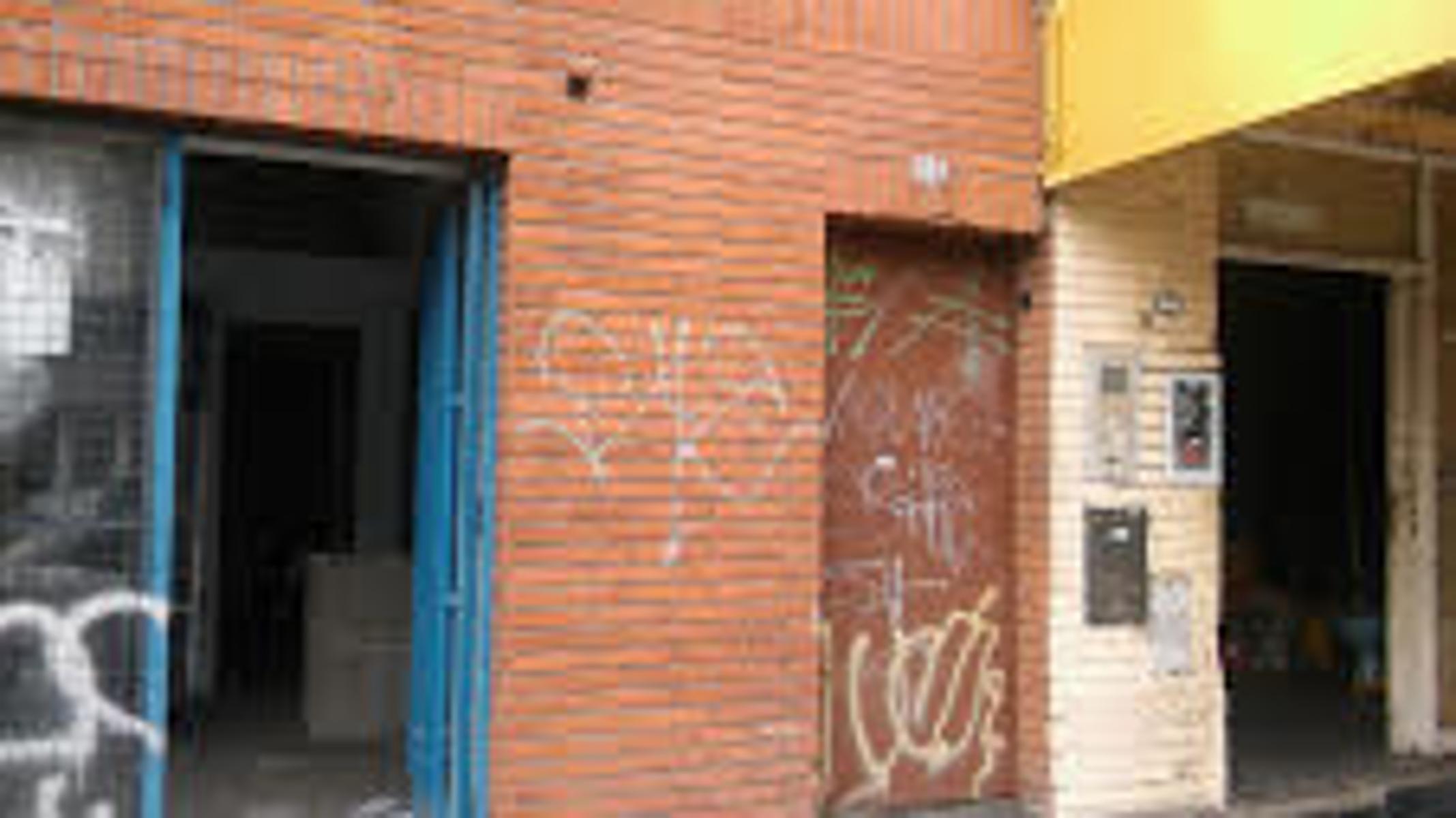 VENTA DE LOCAL EN PH CON AMPLIO FONDO. TOTAL 200m2 aprox. EXCELENTE UBICACIÓN EN MORÓN NORTE. — foto 2