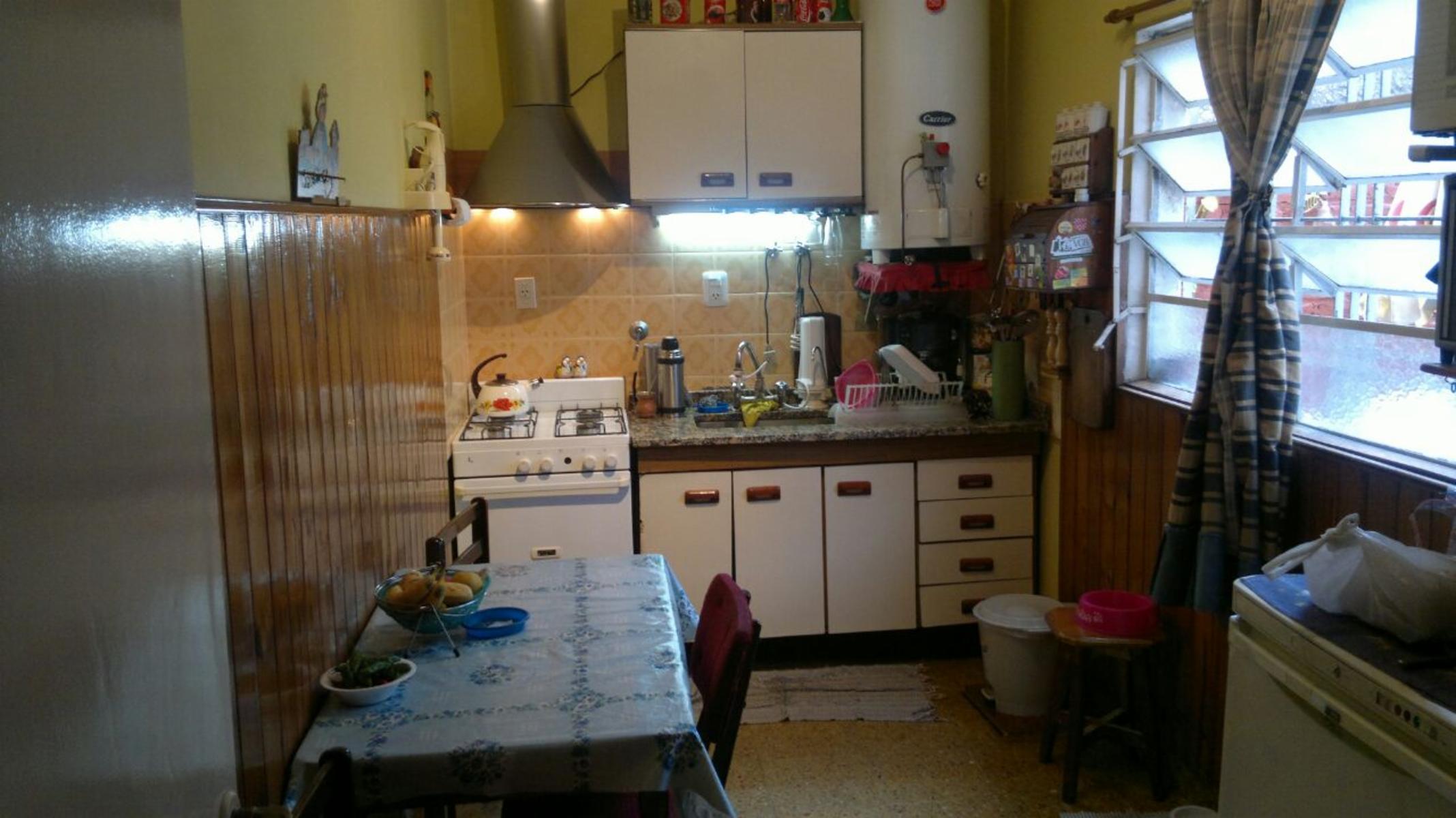 AMPLIA CASA EN DOS PISOS; GARAGE CUBIERTO; UBICADA EN MORÒN NORTE A METROS DE ACCESO A CAPITAL Y PROVINCIA. — foto 5