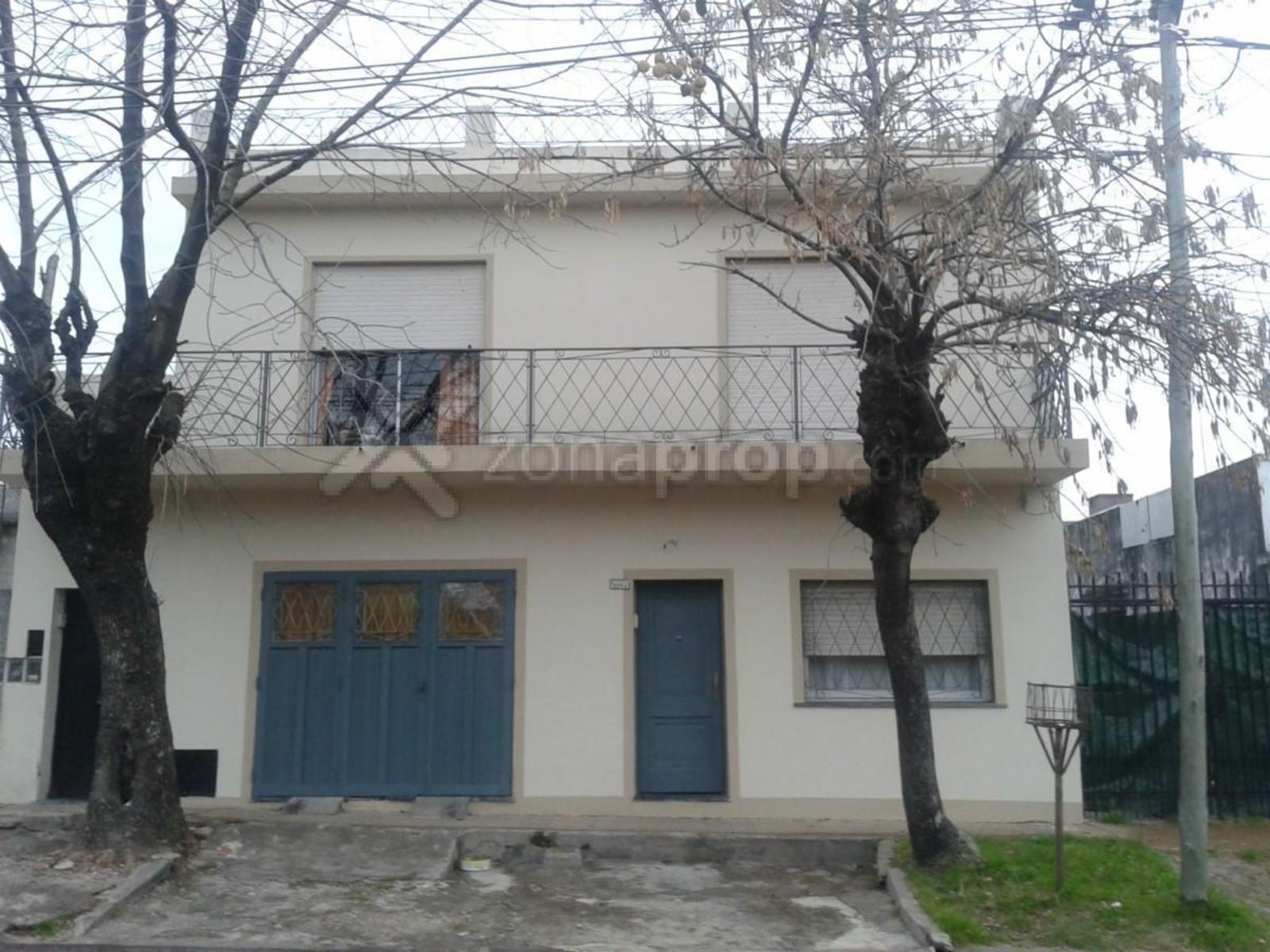 AMPLIA CASA EN DOS PISOS; GARAGE CUBIERTO; UBICADA EN MORÒN NORTE A METROS DE ACCESO A CAPITAL Y PROVINCIA. — foto 7