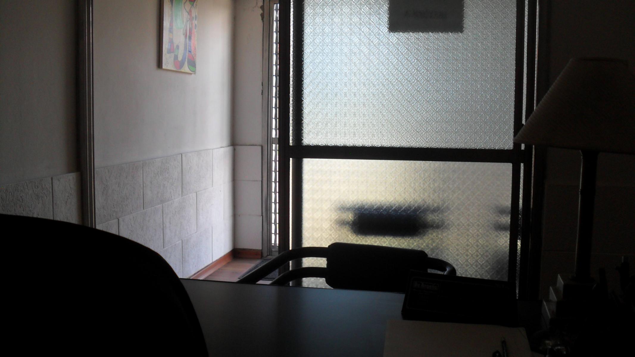 MORÓN SUR. 3 LOCALES EN ESQUINA CON DEPTO. DE 3 AMBIENTES EN 1ER PISO MÁS GARAGE — foto 2