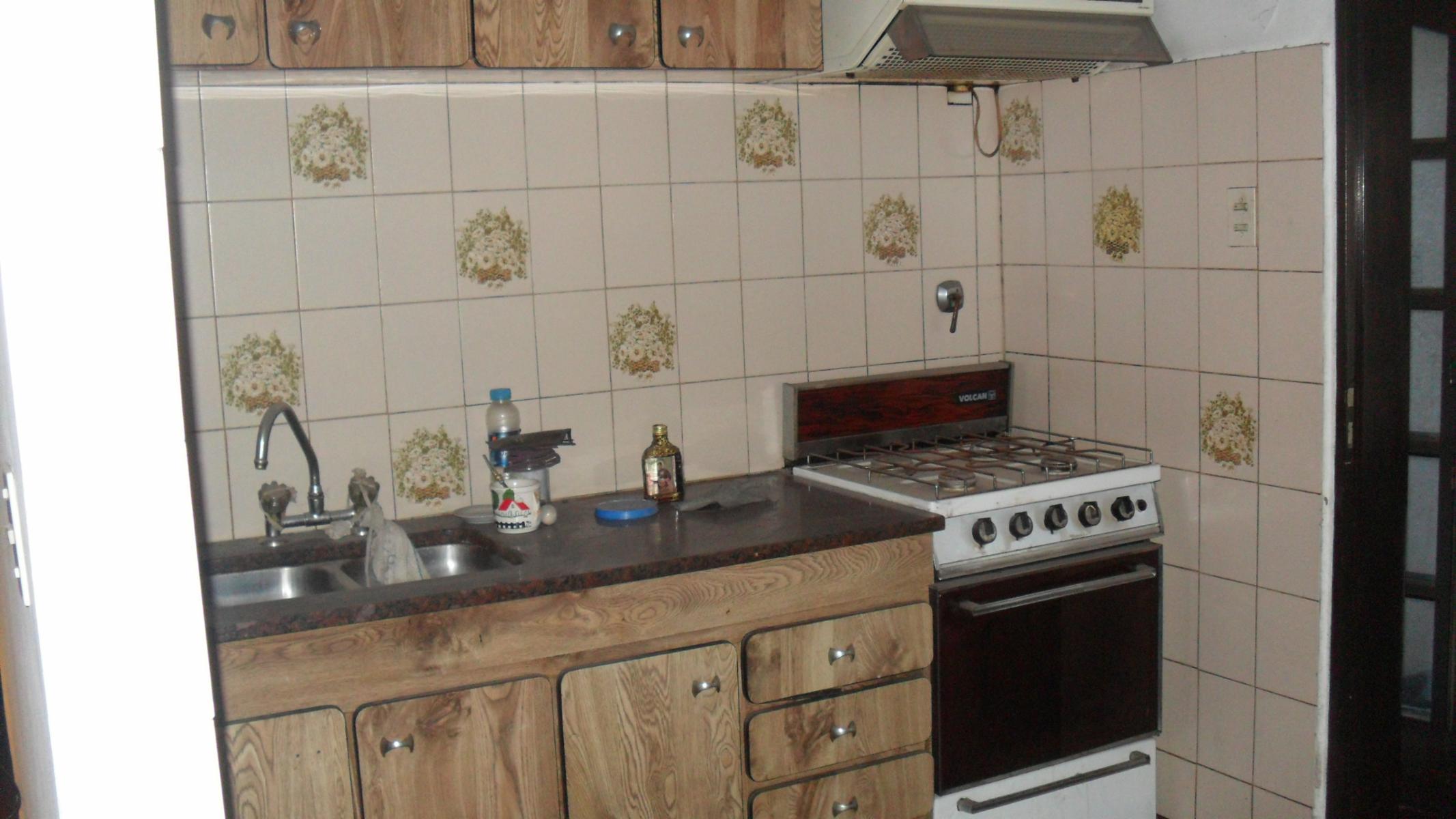 MORÓN SUR. 3 LOCALES EN ESQUINA CON DEPTO. DE 3 AMBIENTES EN 1ER PISO MÁS GARAGE — foto 4