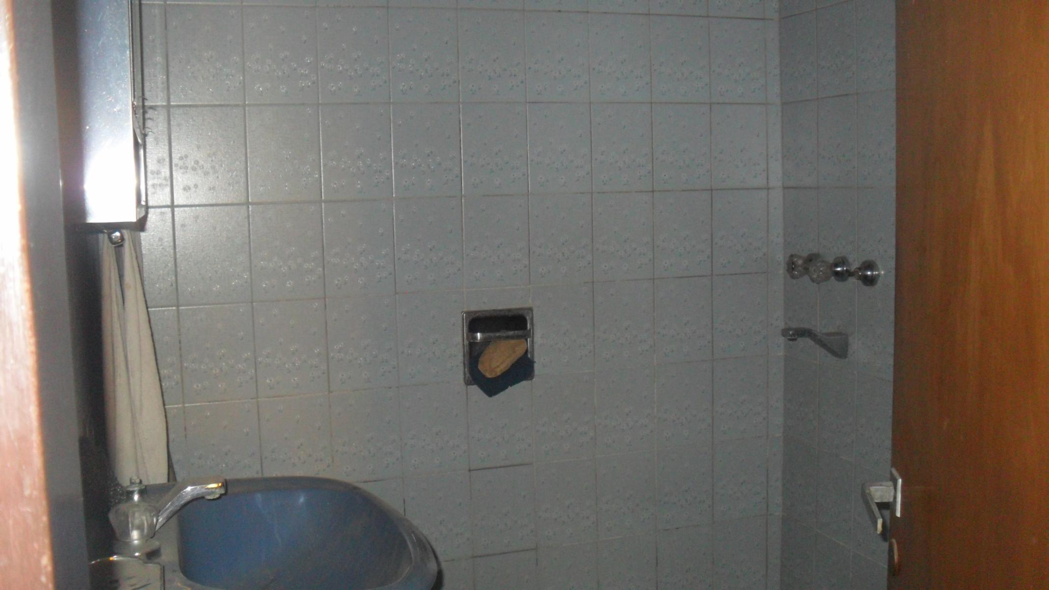 MORÓN SUR. 3 LOCALES EN ESQUINA CON DEPTO. DE 3 AMBIENTES EN 1ER PISO MÁS GARAGE — foto 6