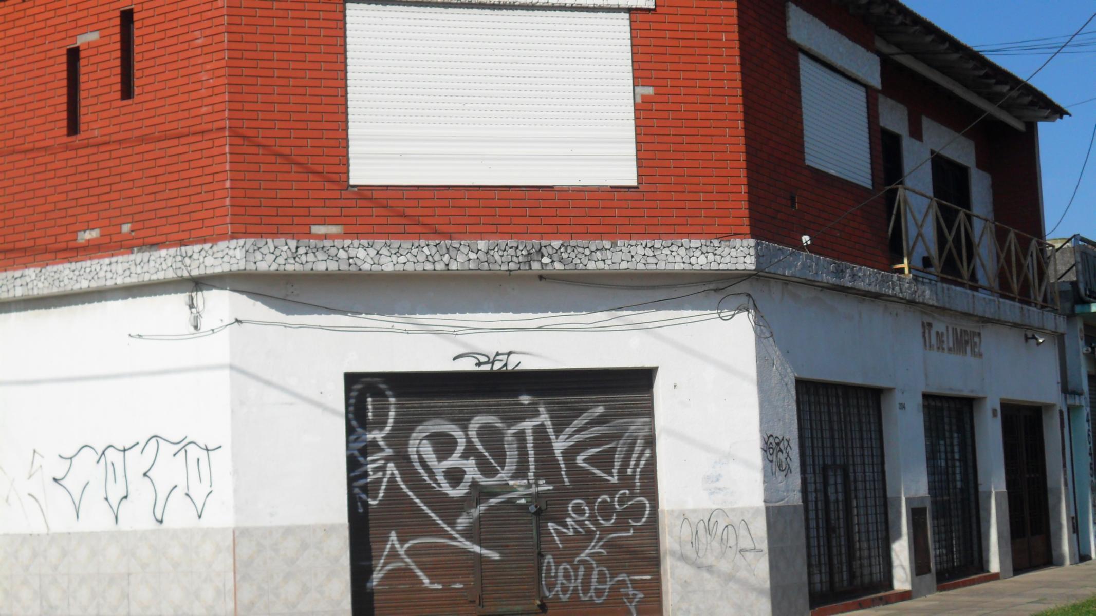 MORÓN SUR. 3 LOCALES EN ESQUINA CON DEPTO. DE 3 AMBIENTES EN 1ER PISO MÁS GARAGE — foto 9