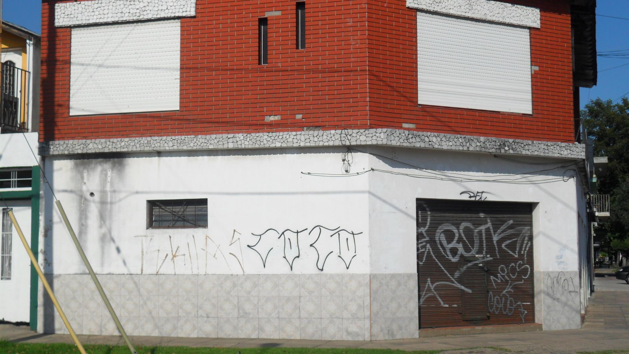 MORÓN SUR. 3 LOCALES EN ESQUINA CON DEPTO. DE 3 AMBIENTES EN 1ER PISO MÁS GARAGE — foto 10