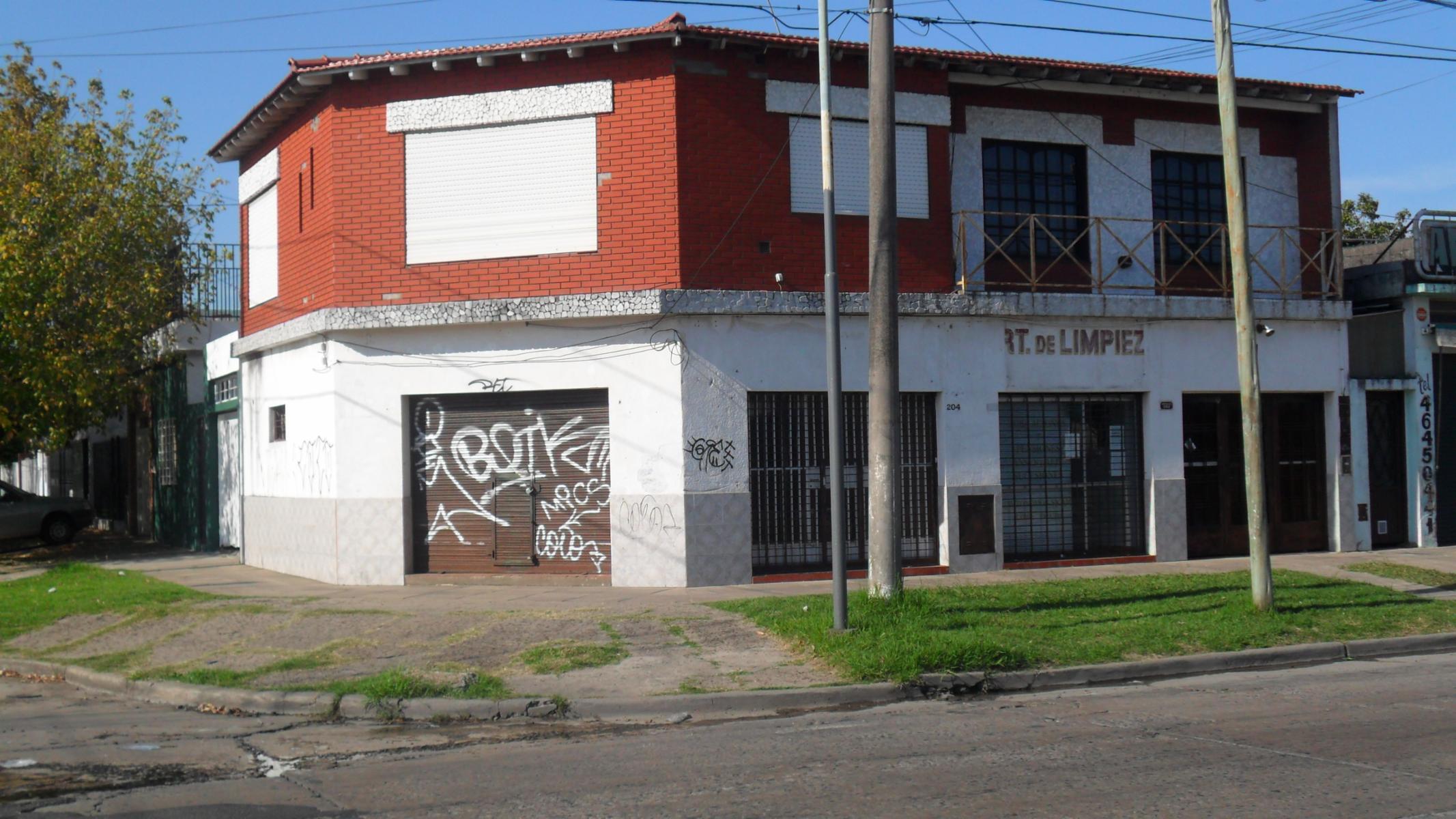 MORÓN SUR. 3 LOCALES EN ESQUINA CON DEPTO. DE 3 AMBIENTES EN 1ER PISO MÁS GARAGE — foto 11
