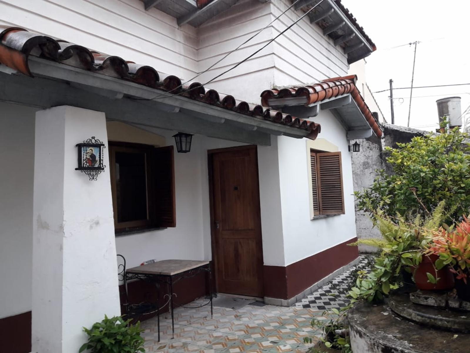 EL PALOMAR. AMPLIO PH. 2 AMBIENTES CON DOBLE PATIO