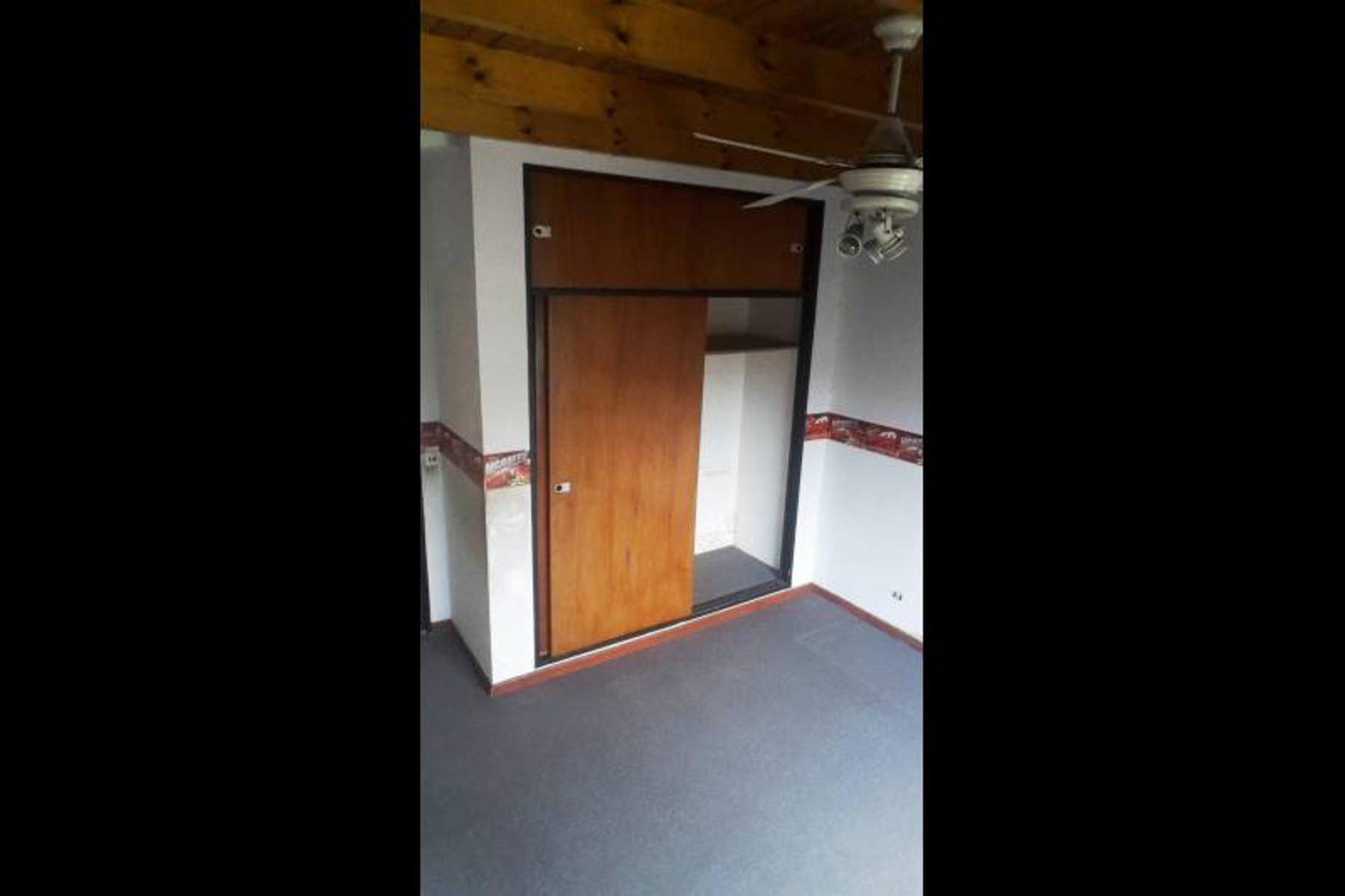 Exelente Triplex en San Lorenzo 1100, Haedo.