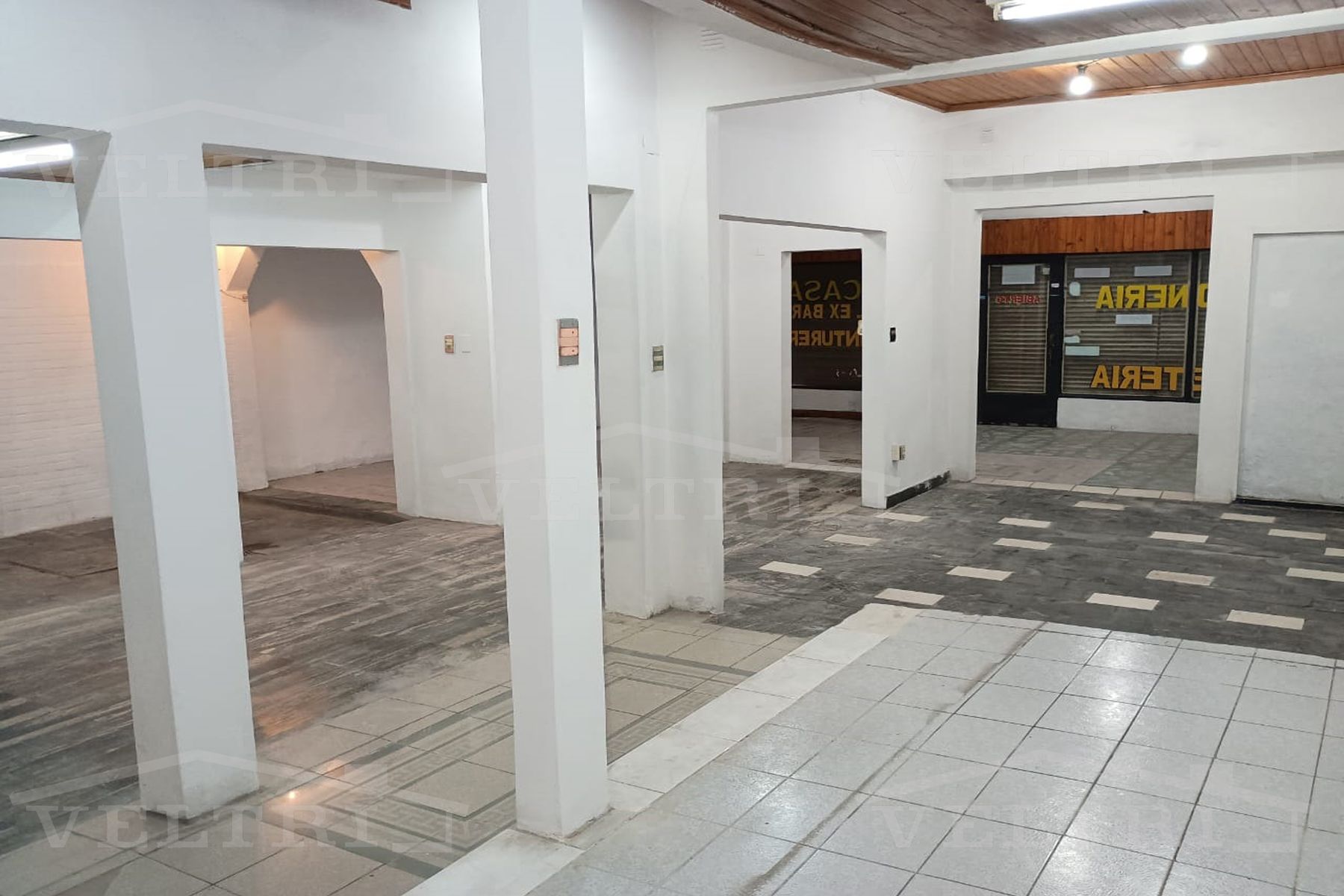 VILLA MADERO LOCAL 8,66 X 18 MTS APROX - 4