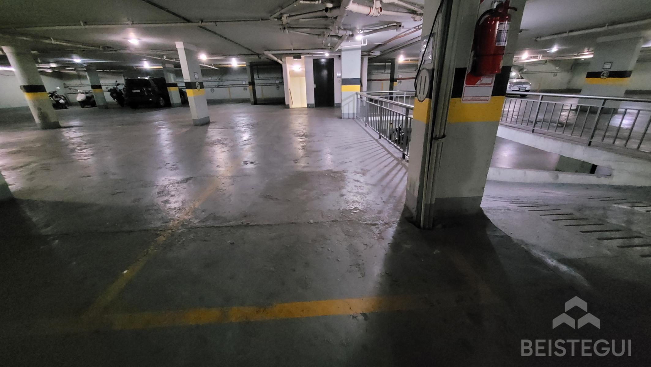Cochera céntrica, en edificio Miralejos 2 - 7