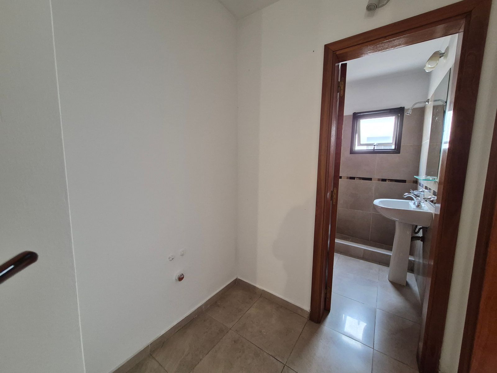 Depto 1 dorm, amplio sobre Av. Libertad - 5