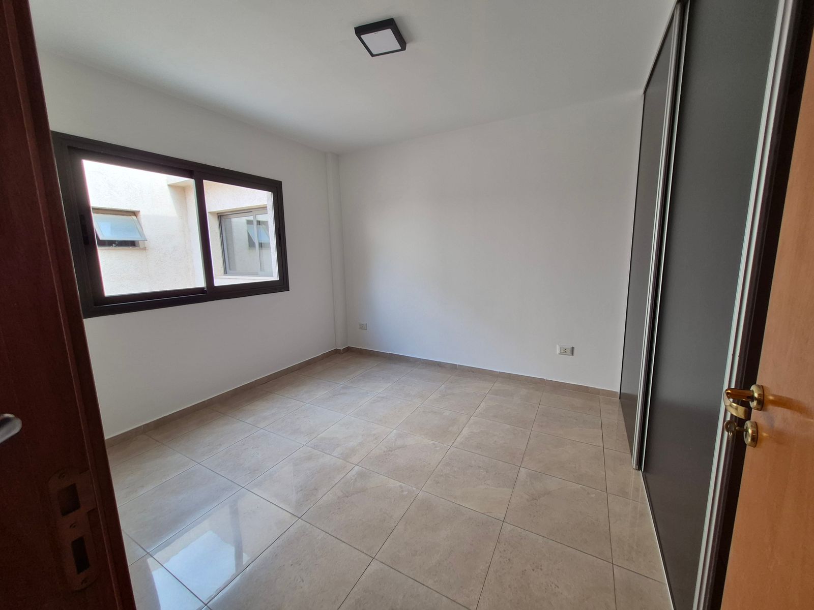 Depto 1 dorm, amplio sobre Av. Libertad - 6
