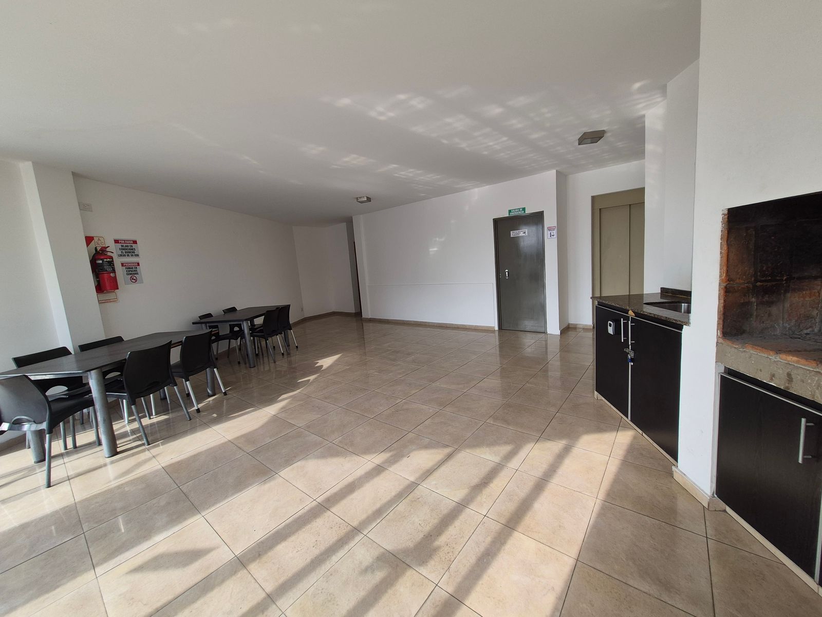 Depto 1 dorm, amplio sobre Av. Libertad - 12
