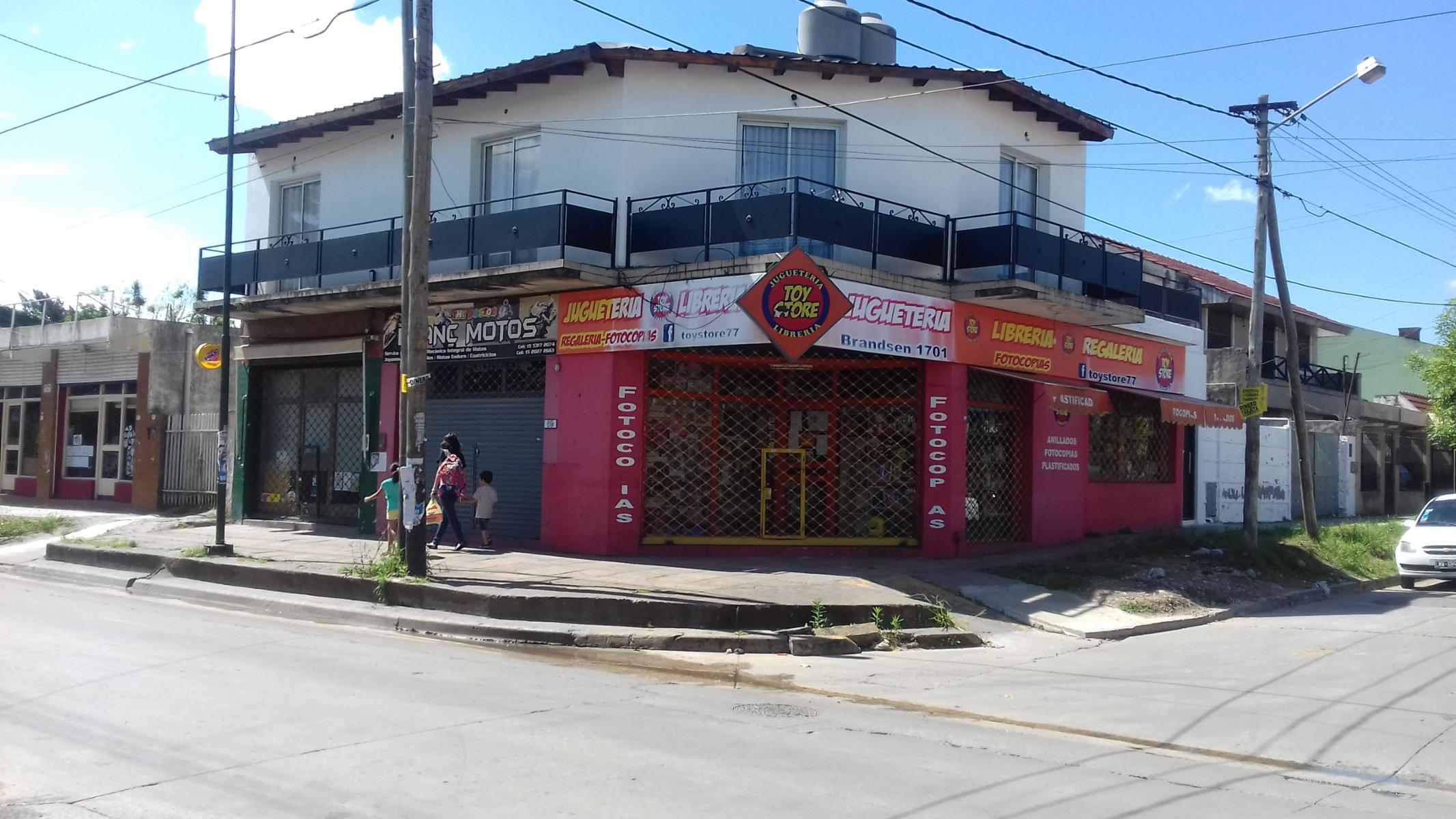 Departamento de 3 amb. en planta alta con 3 locales en planta baja — foto 5