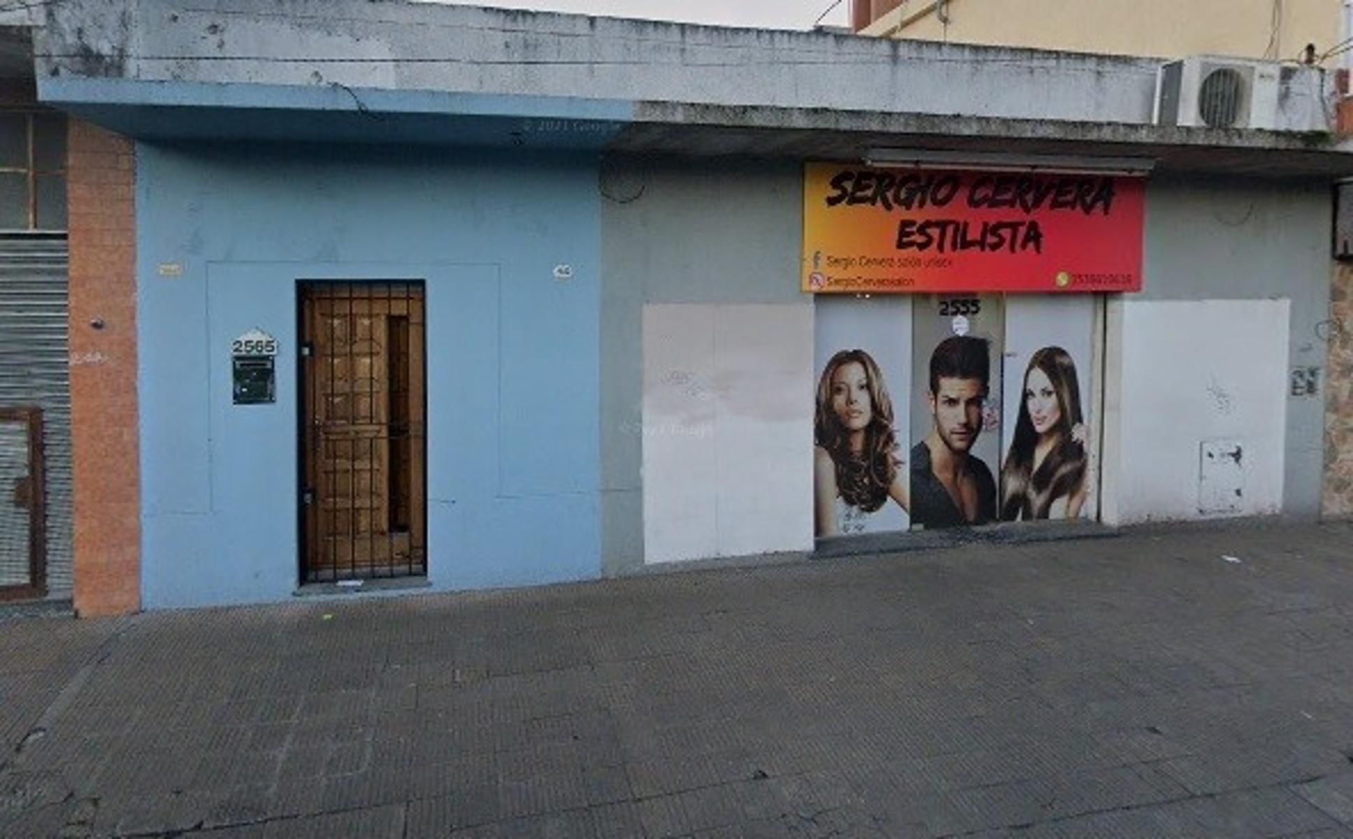 Casa con Local Comercial al frente