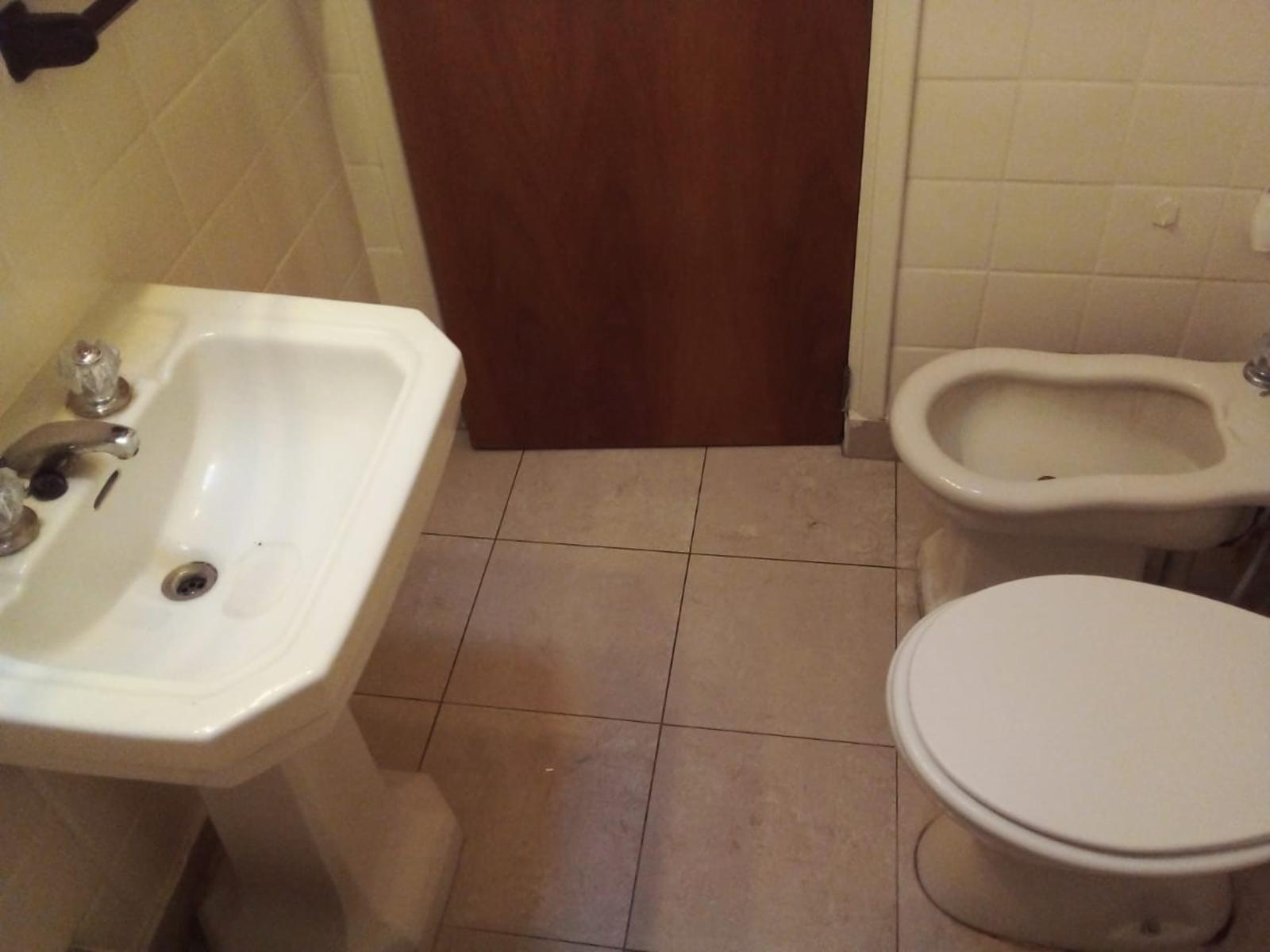 Casa con Local Comercial al frente — foto 3