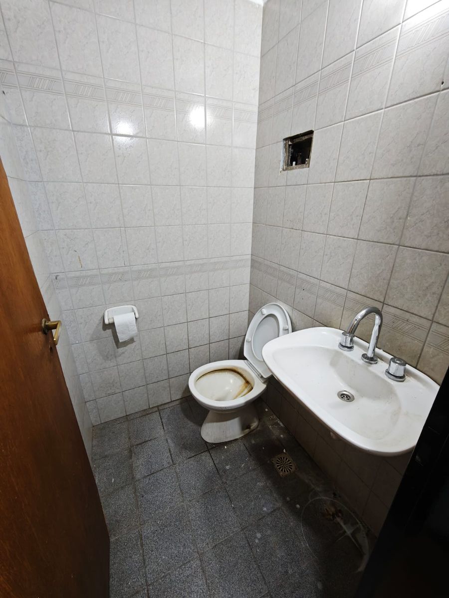 Local en zona comercial — foto 2