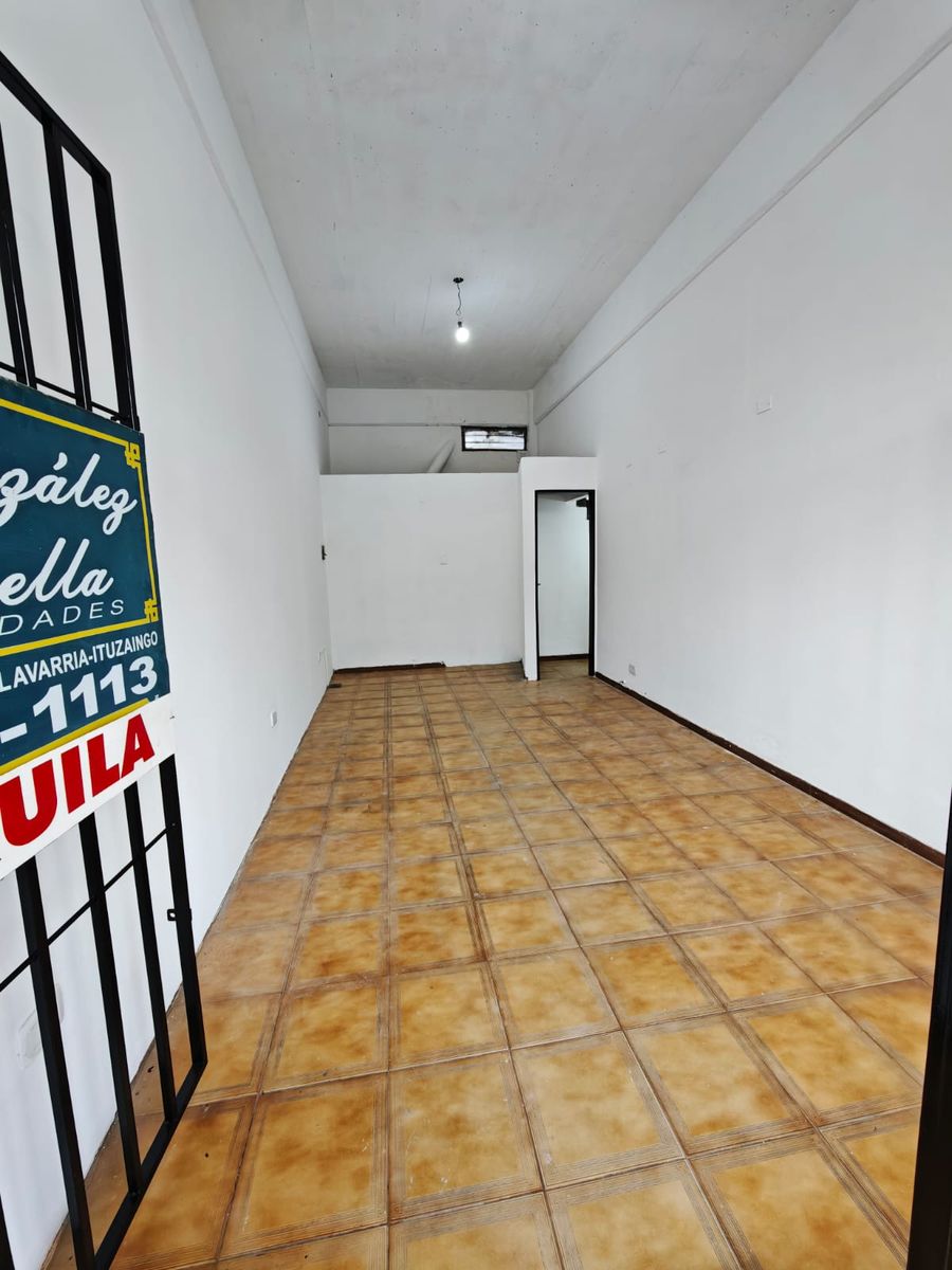 Local en zona comercial — foto 3