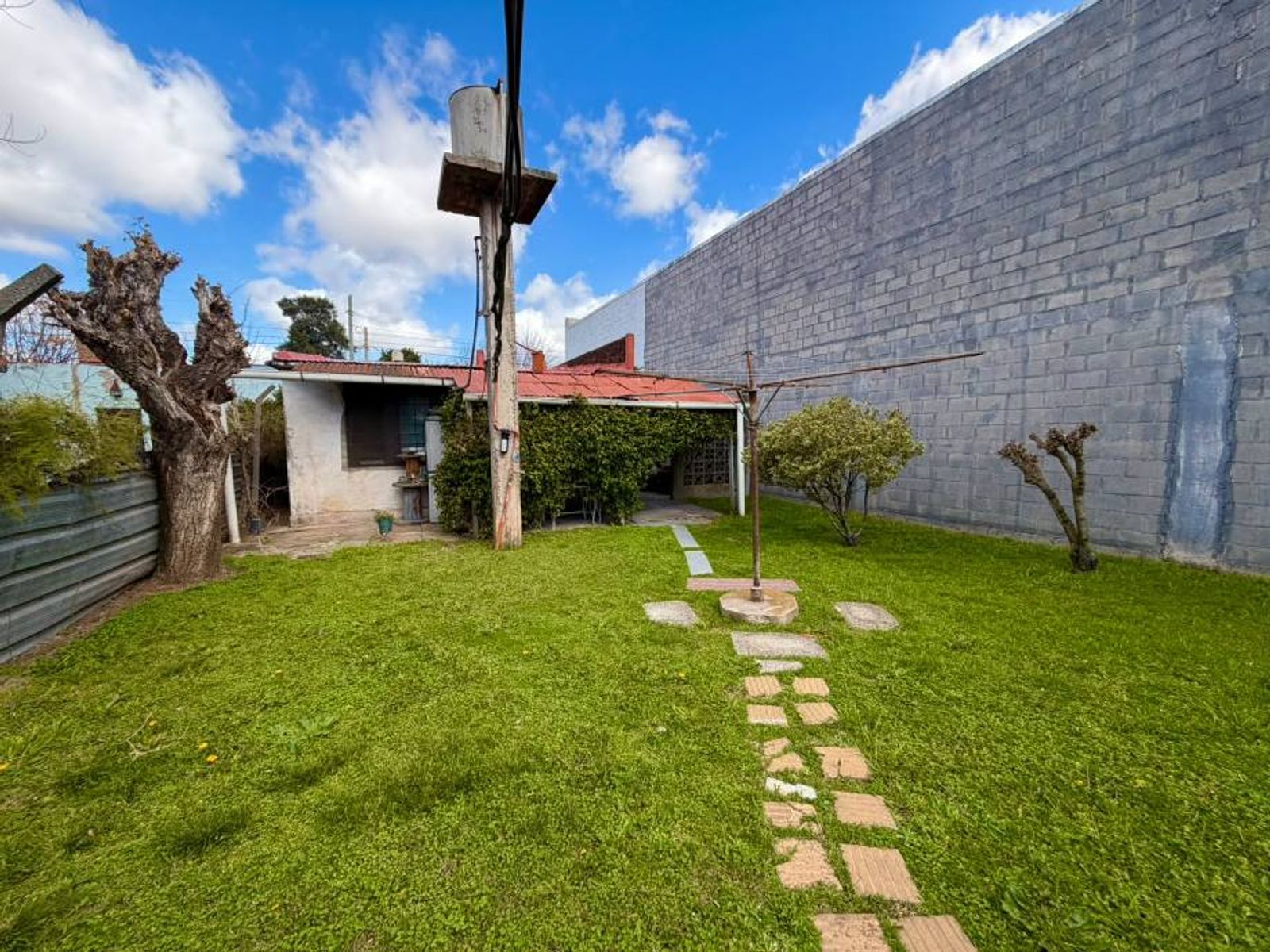 Lote de terreno con mejora - 10