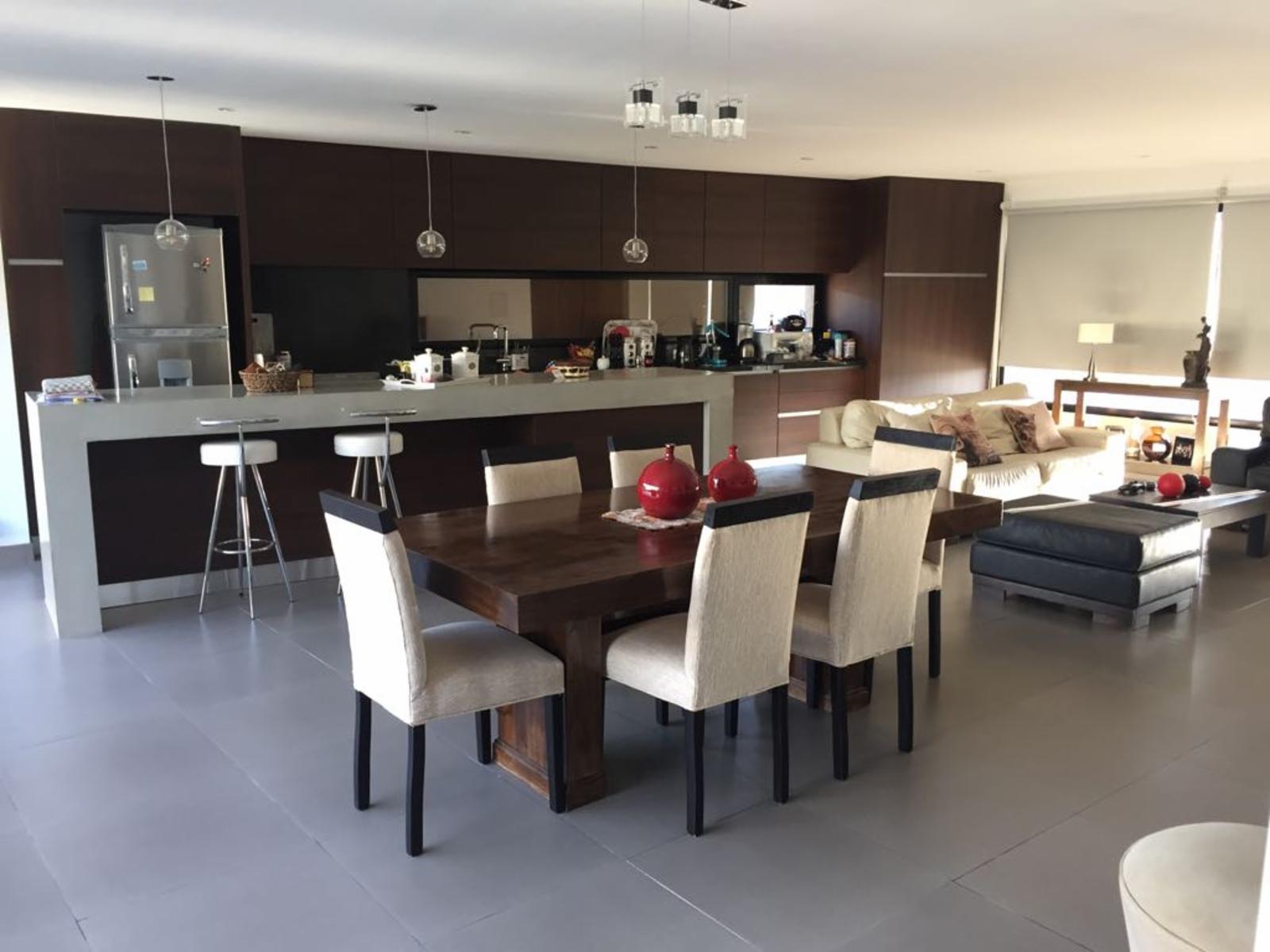 HERMOSA CASA- ALSINA 3845 — foto 2