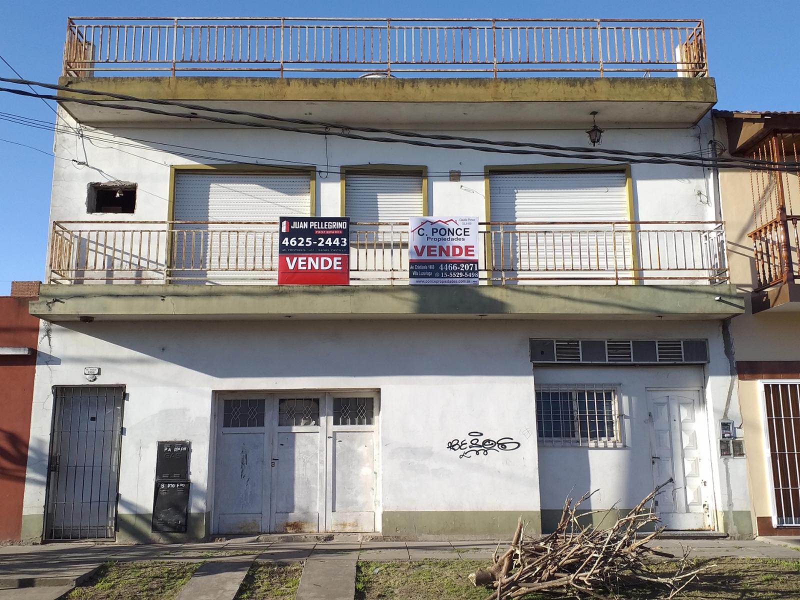 Venta de 2 departamentos, cochera y local todo a refaccionar
