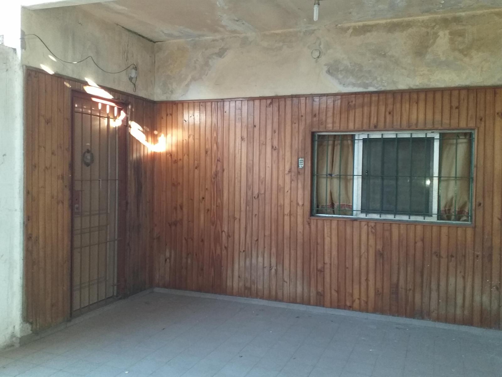 Venta de 2 departamentos, cochera y local todo a refaccionar — foto 4
