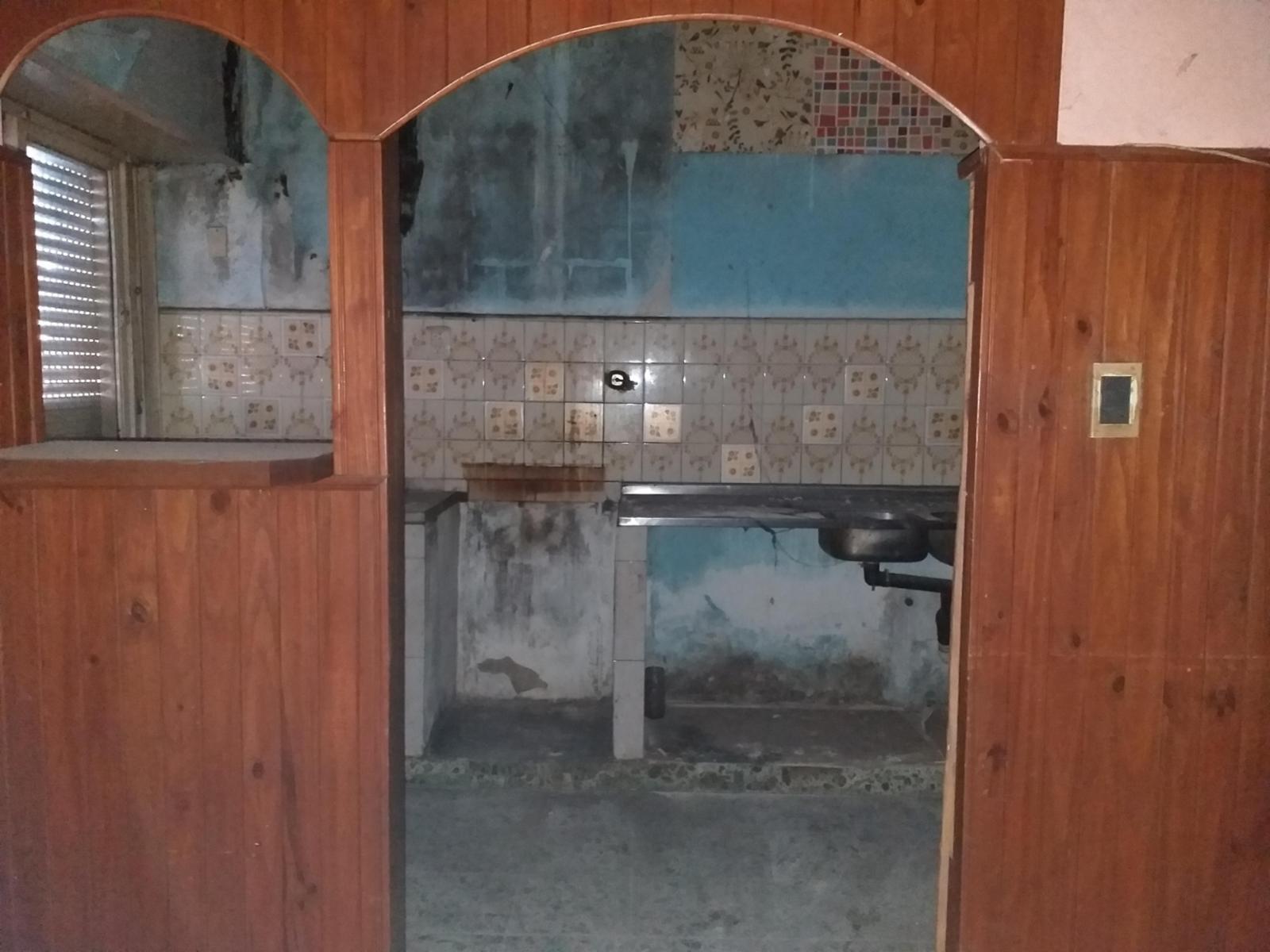 Venta de 2 departamentos, cochera y local todo a refaccionar — foto 6