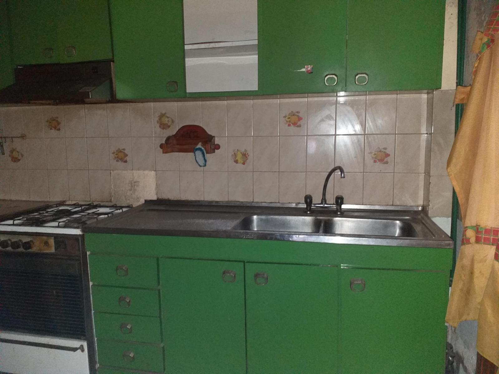 Venta de 2 departamentos, cochera y local todo a refaccionar — foto 8
