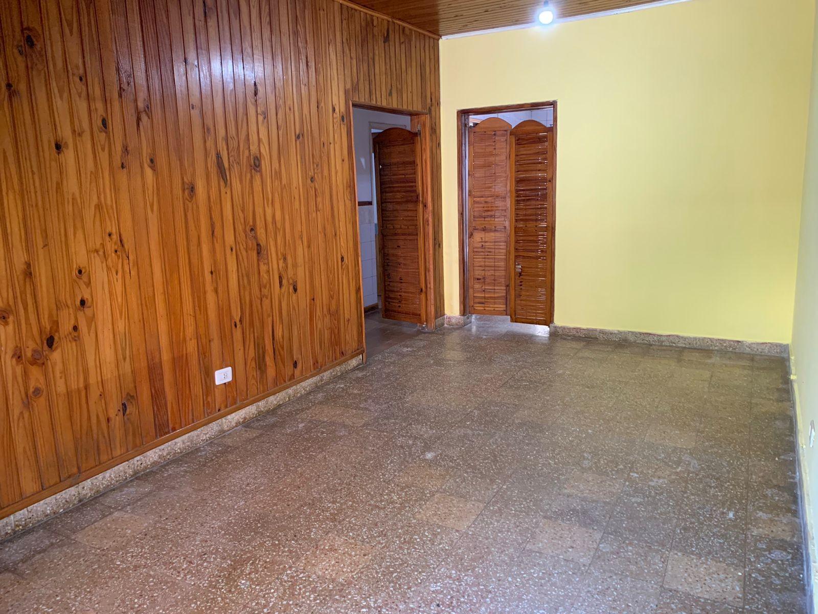 Casa con galpón al fondo en PH