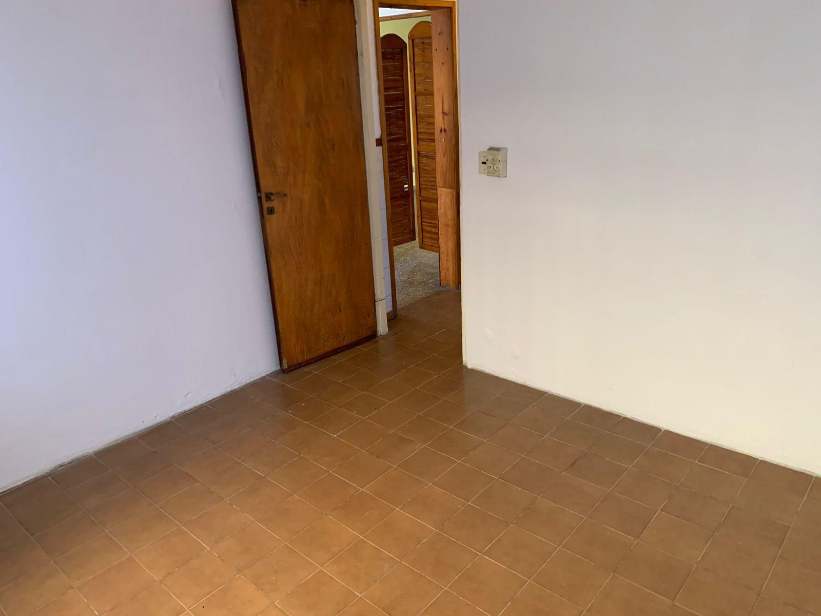 Casa con galpón al fondo en PH — foto 4