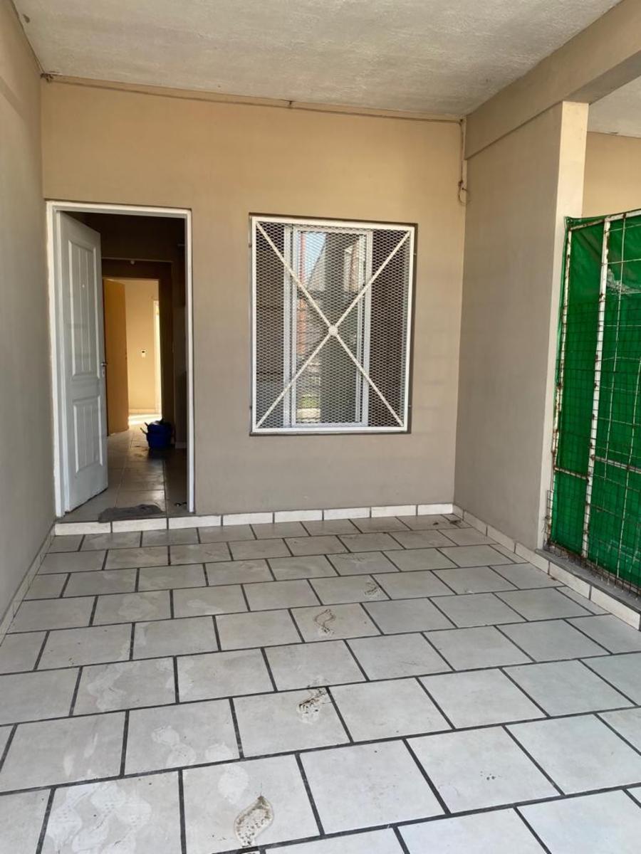 Venta en block de 2 dptos, mejoras y amplio patio — foto 3