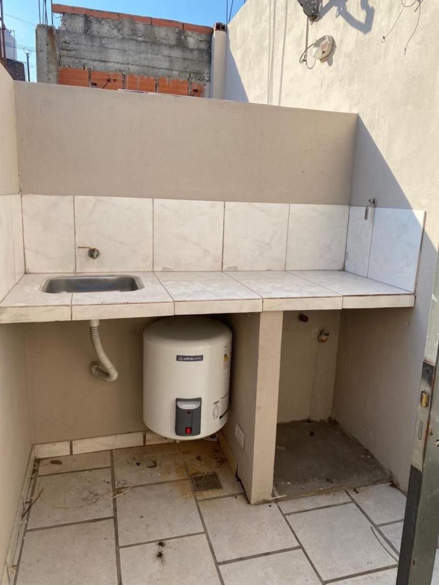 Venta en block de 2 dptos, mejoras y amplio patio — foto 8
