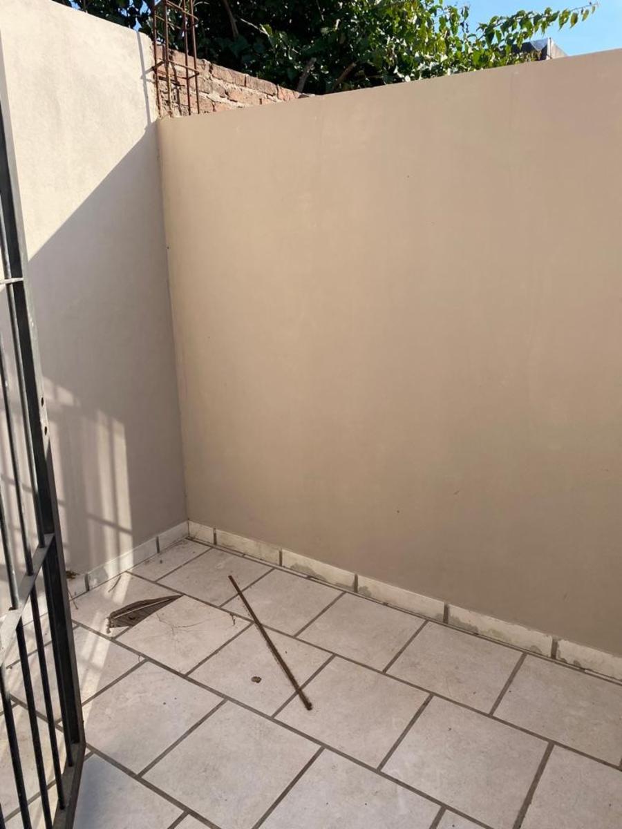 Venta en block de 2 dptos, mejoras y amplio patio — foto 9