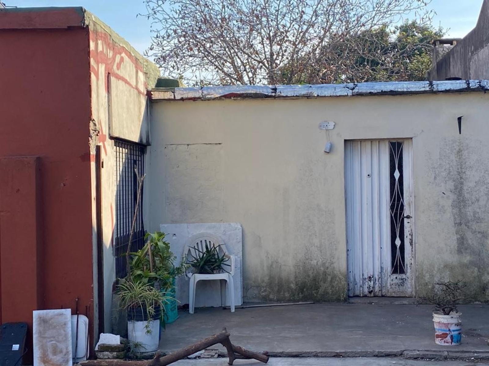 Venta en block de 2 dptos, mejoras y amplio patio — foto 11