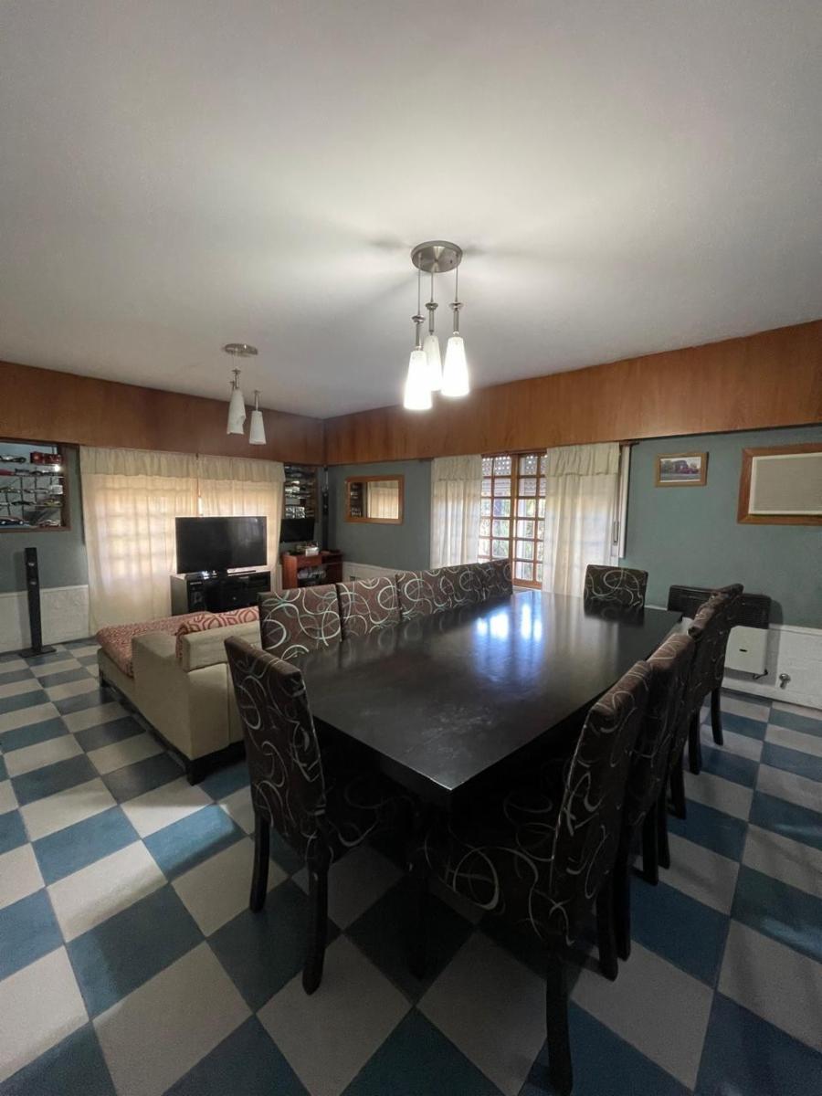 Venta En Block De Esquina Con Vivienda De 5 Ambientes Y Complejo De 7 Dptos.
