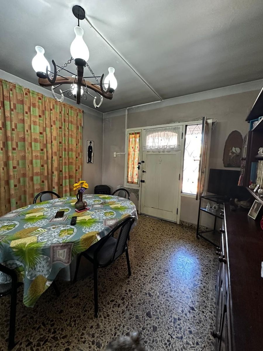 Casa De 4 Ambientes con amplio patio al fondo a mts. de Av. Cristiania — foto 2