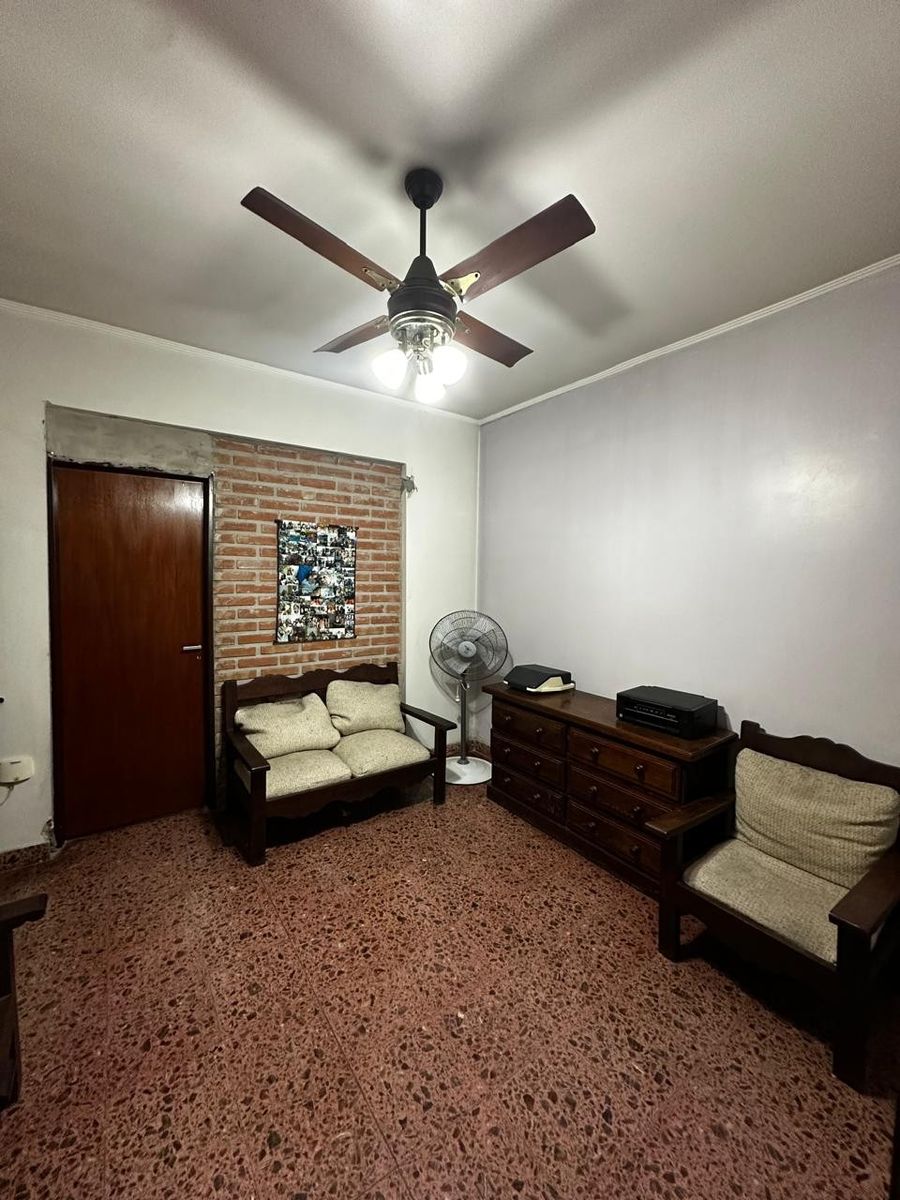 Casa De 4 Ambientes con amplio patio al fondo a mts. de Av. Cristiania — foto 5