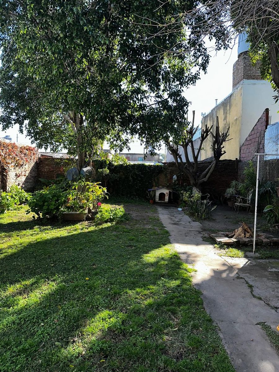 Casa De 4 Ambientes con amplio patio al fondo a mts. de Av. Cristiania — foto 8
