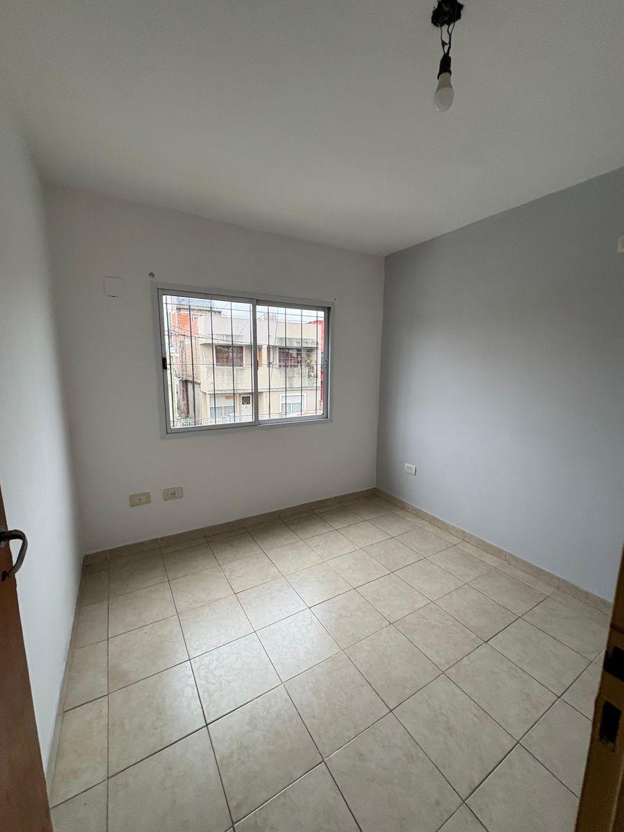 Duplex 3 ambientes con patio - 2