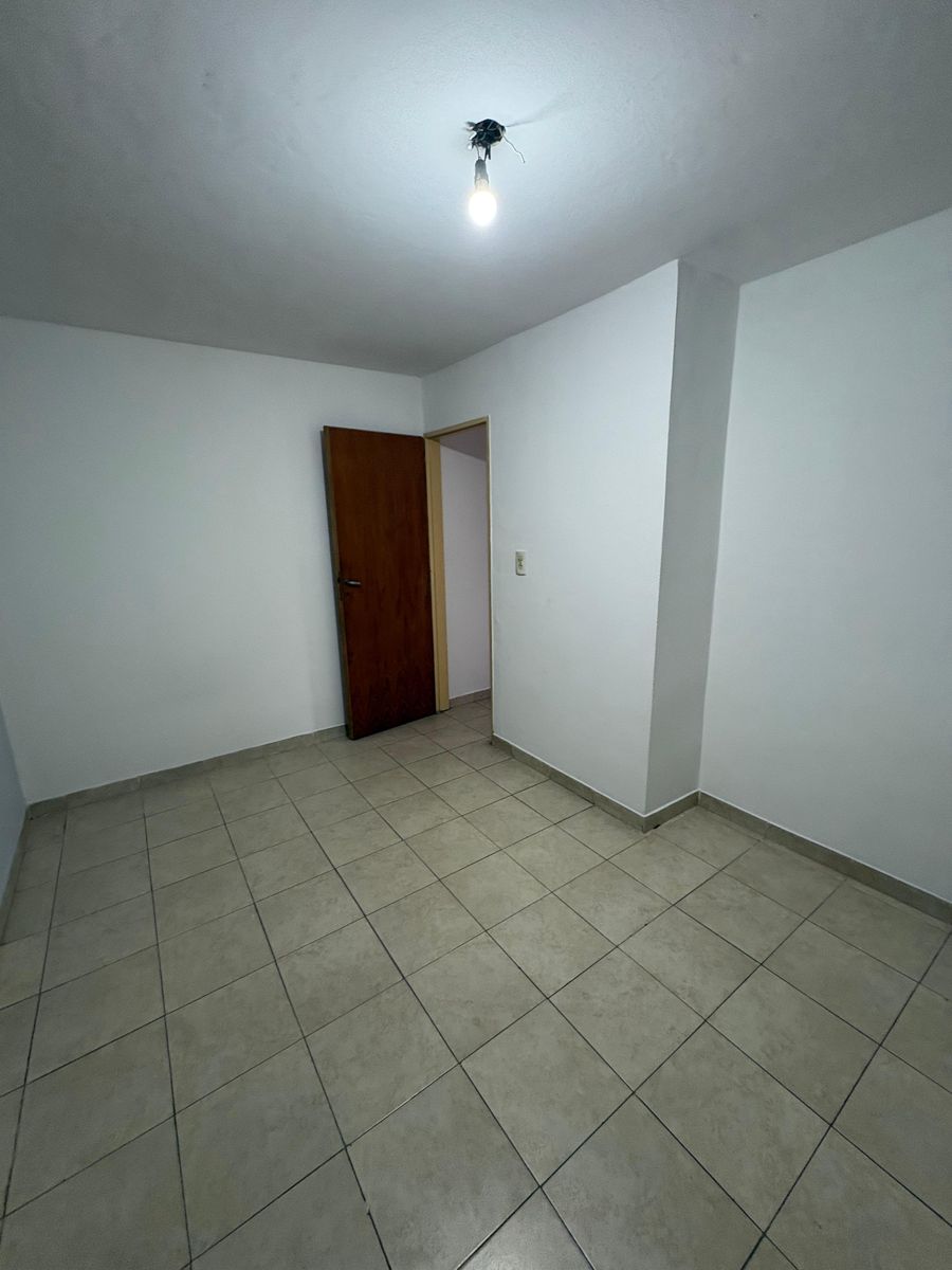 Duplex 3 ambientes con patio - 3