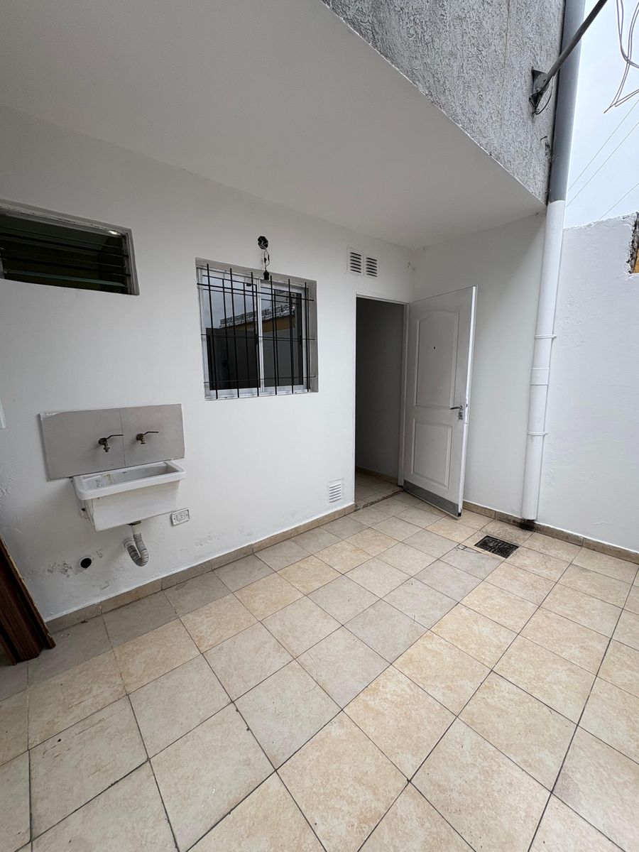 Duplex 3 ambientes con patio - 5
