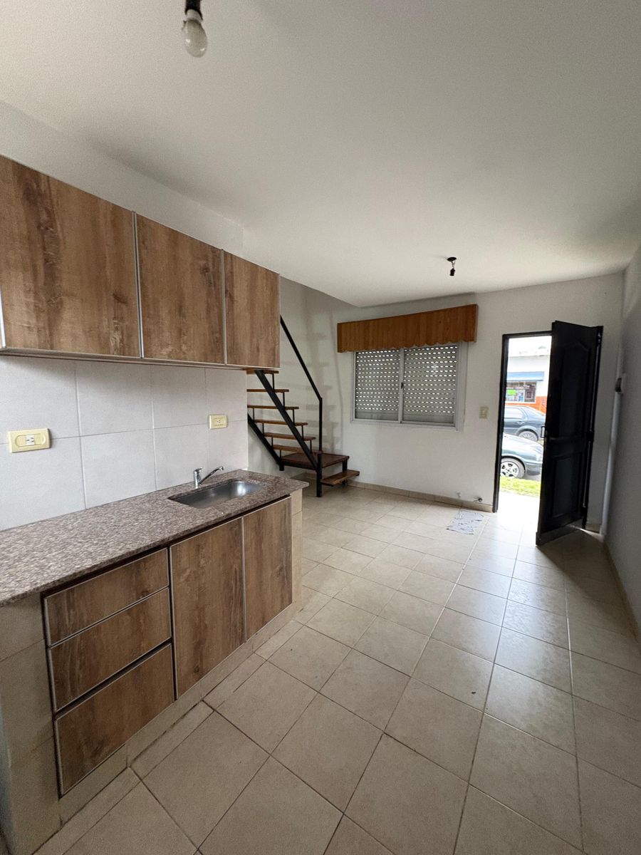 Duplex 3 ambientes con patio - 7