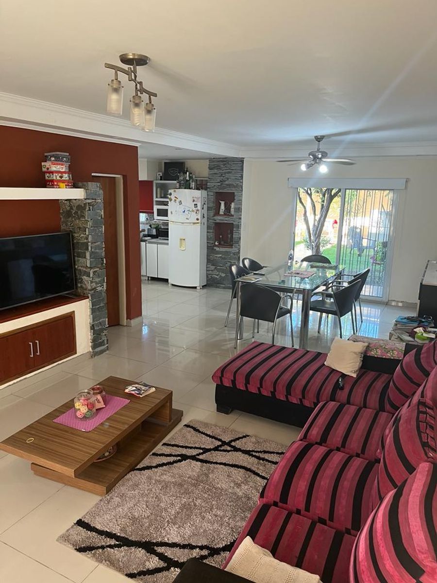 Vivienda de dos plantas con piscina — foto 8