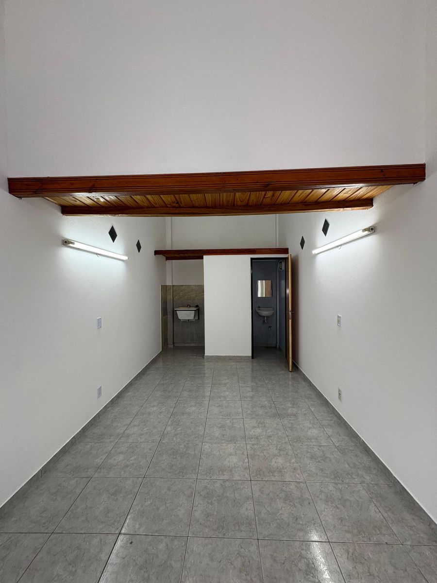 Local comercial sobre Polledo a 2 cuadras de Av. Cristiania - 3