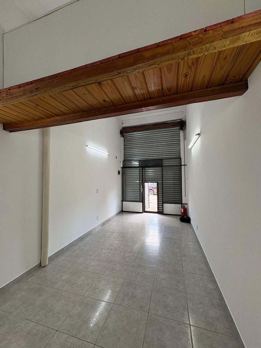Local comercial sobre Polledo a 2 cuadras de Av. Cristiania - 4
